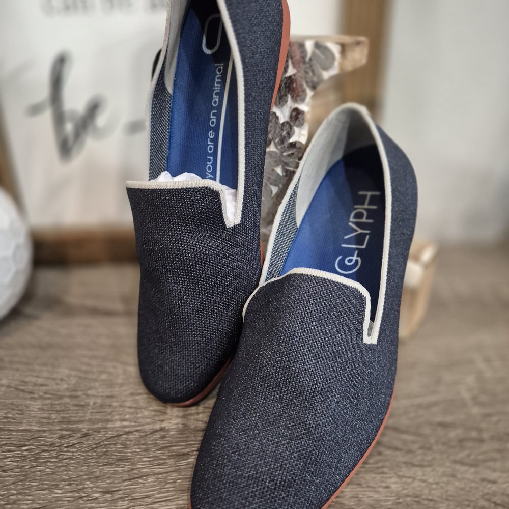 GLYPH Womens Shoes Size 6.5. Excelent Condition, Like New